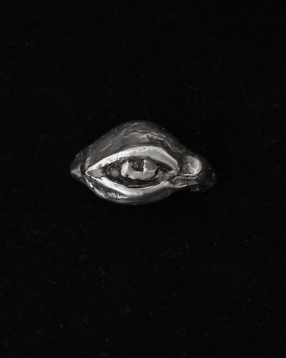Silver eye-shaped ring 